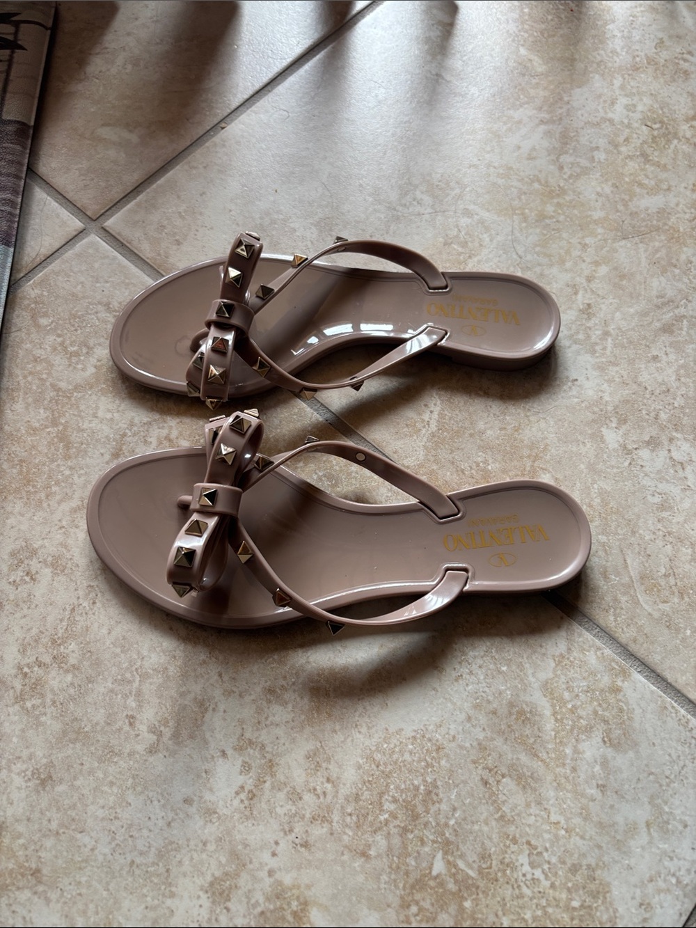 Valentino Garavani Taupe Jelly Rockstud Thong Sandals - Picture 2 of 7